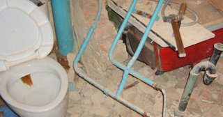 Профессиональный демонтаж перегородки ванной и туалета в соколе - от 580 рублей